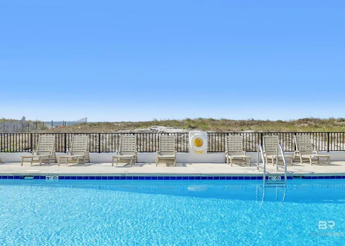 Condo On The Beach- Walk To Restaurants, Shops And Activities.