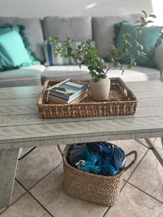 Apartment On The Beach- Walk To Restaurants, Shops And Activities.