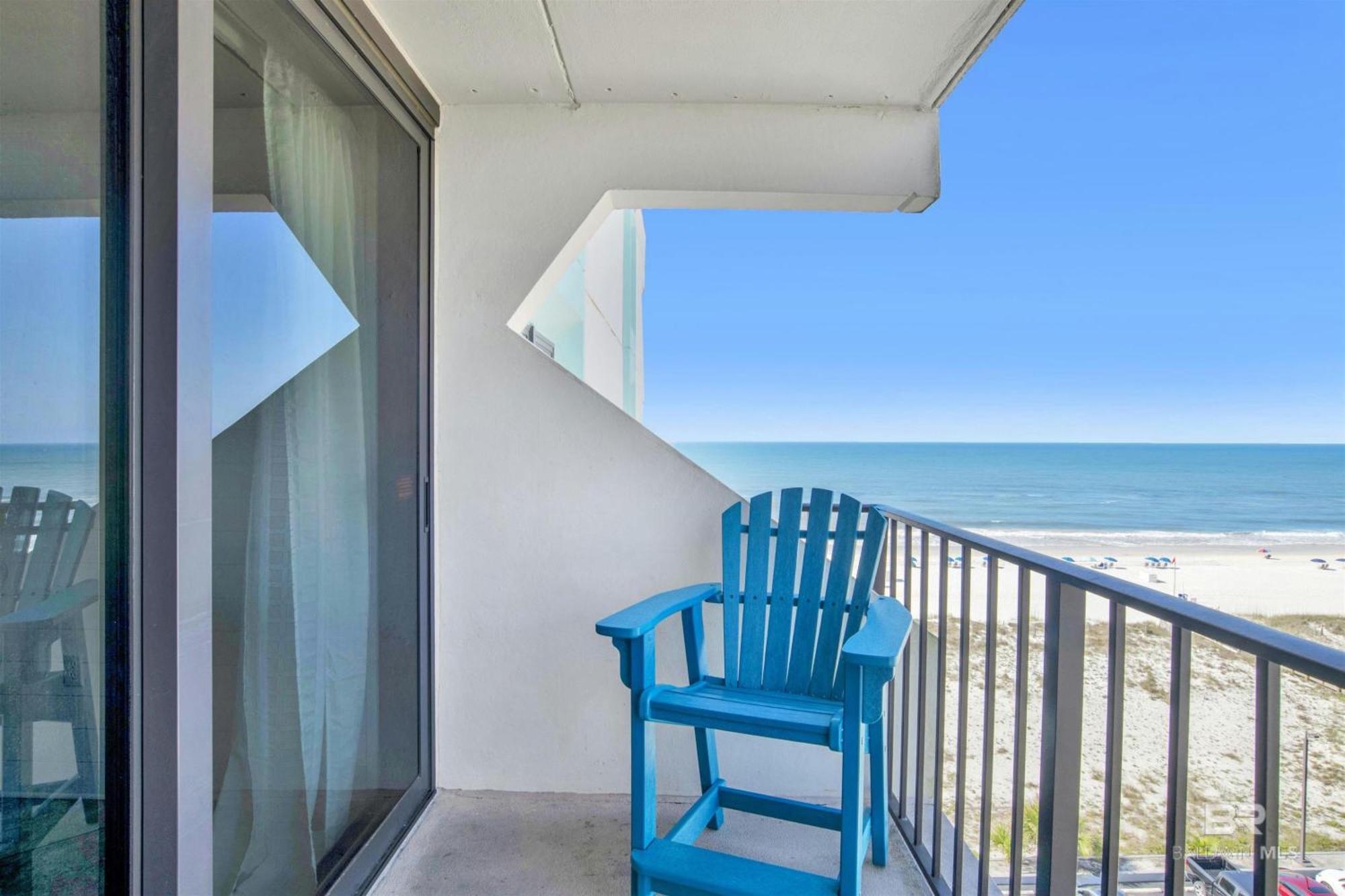 On The Beach- Walk To Restaurants, Shops And Activities. Gulf Shores