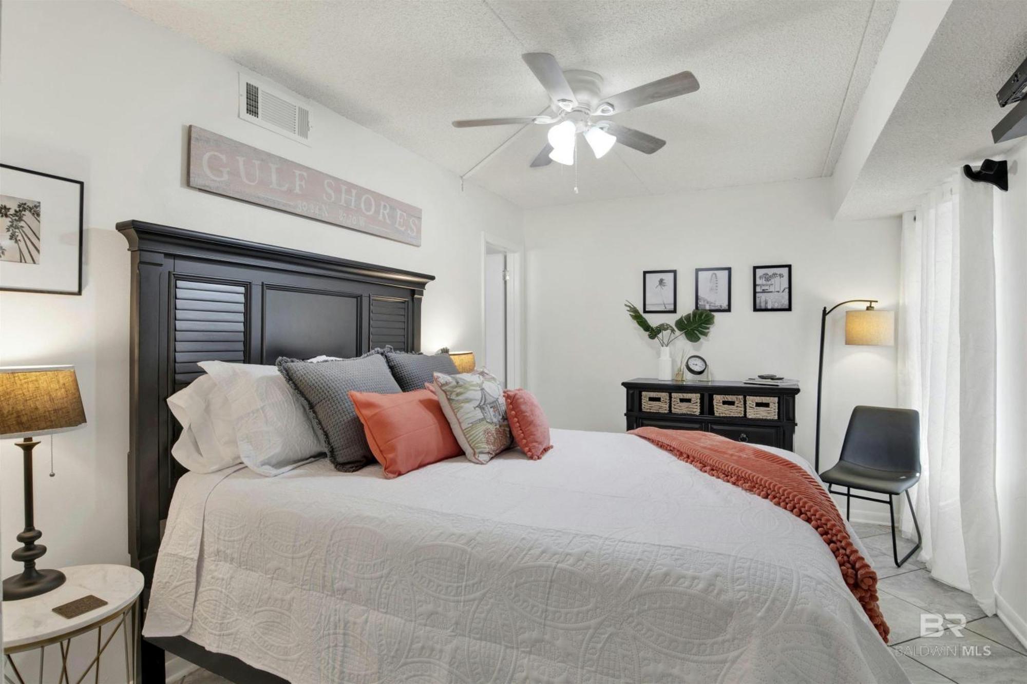 Apartment On The Beach- Walk To Restaurants, Shops And Activities. Gulf Shores